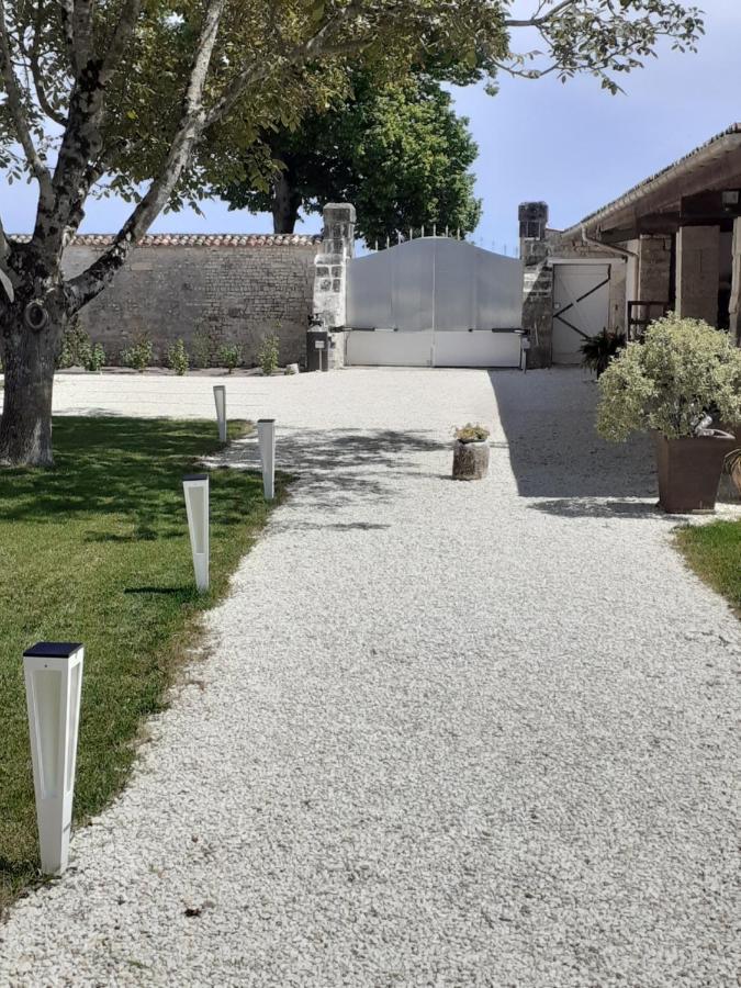 Campagne Ocean Bed & Breakfast Montroy Bagian luar foto